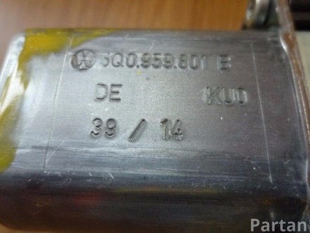 AUDI 5Q0 959 801 B / 5Q0959801B A3 (8V1, 8VK) 2013 Эл.двигатель стеклоподъёмника спереди справа