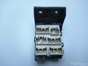 TOYOTA 82734-05030 / 8273405030 COROLLA Verso (ZER_, ZZE12_, R1_) 2007 Fuse Box