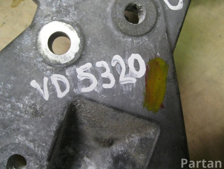 VOLVO 30750940 C30 2009 Bracket